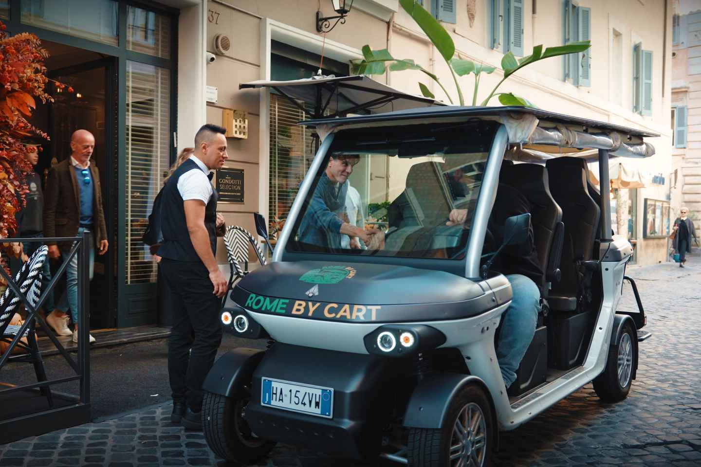 Rome in Comfort: 3-Hour Private Golf Cart Tour with Food Tasting