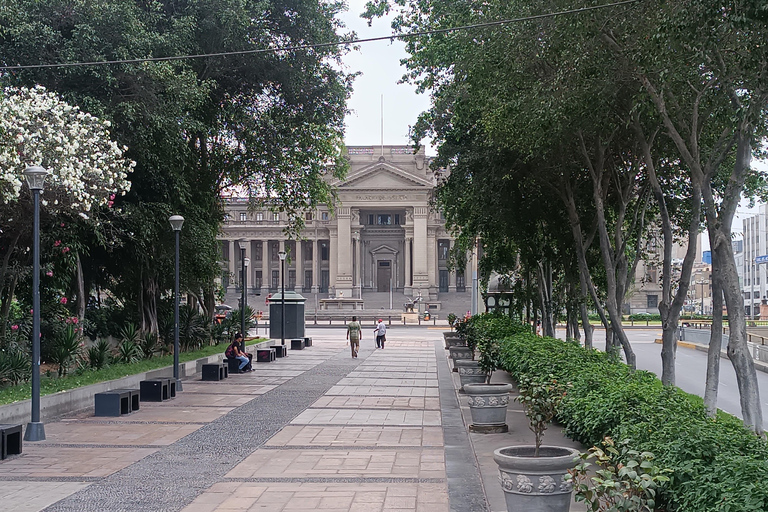 Lima : visite guidée du centre historique en vélo électriqueVisite de Lima : Découvrez le centre historique de Lima à vélo électrique et dégustation culinaire