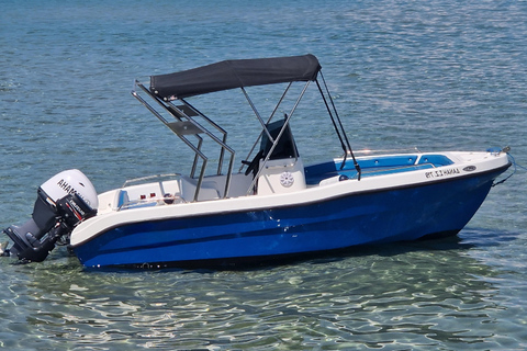 Tsilivi : Journée entière de location de bateau vers l&#039;épave et les grottes bleues