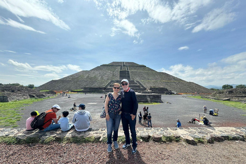 Mexico City: Private Teotihuacan and La gruta Half Day Tour