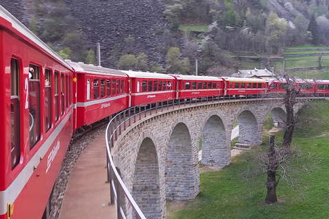Von Mailand: Bernina-Express, Schweizer Alpen &amp; St. Moritz – TagestourST. MORITZ – TIRANO (STANDARDZUG MIT ÖFFNENDEN FENSTERN)
