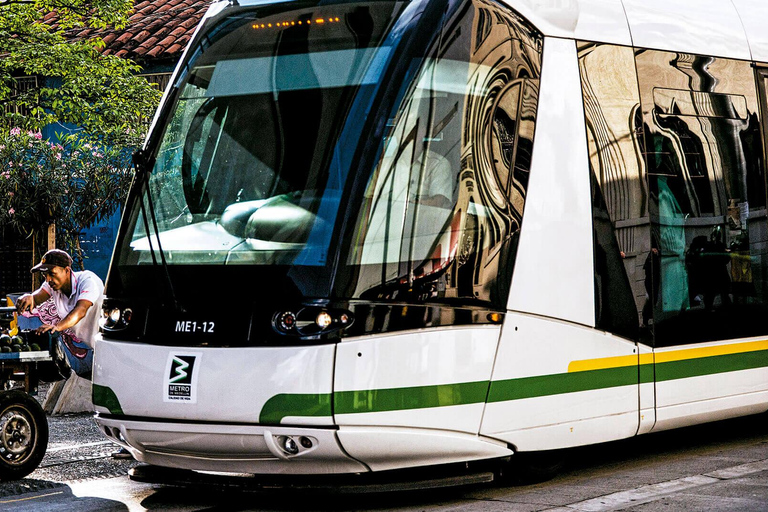 Medellin: tour storico della città con la metropolitana e il tramTour in inglese