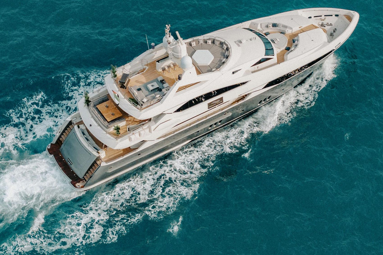 Dubai: Sunseeker Superyacht VIP Dinner, Drinks & Live DJ Soiree- Zen Med Gastronomy