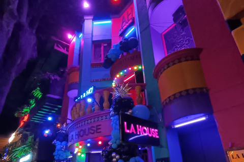 Medellín: Poblado Rooftops and Local Clubs Tour with Shots