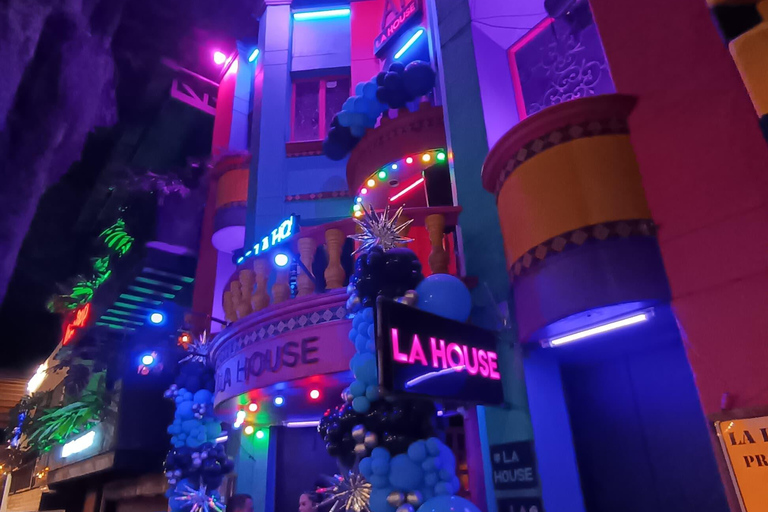 Medellín: Poblado Rooftops and Local Clubs Tour with Shots