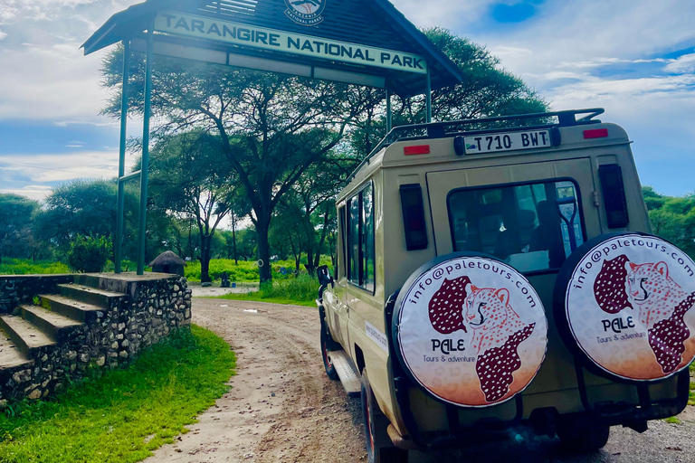 Tanzania Group Safaris Through Tanzania’s Top National Parks Arusha : 3 Days Serengeti and ngorongoro ngroup Safari