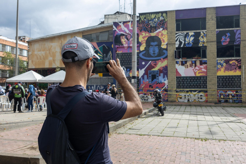 Shared Tour of the Chapinero Neighborhood: Culture, Identity, & Contrasts Spanish Tour