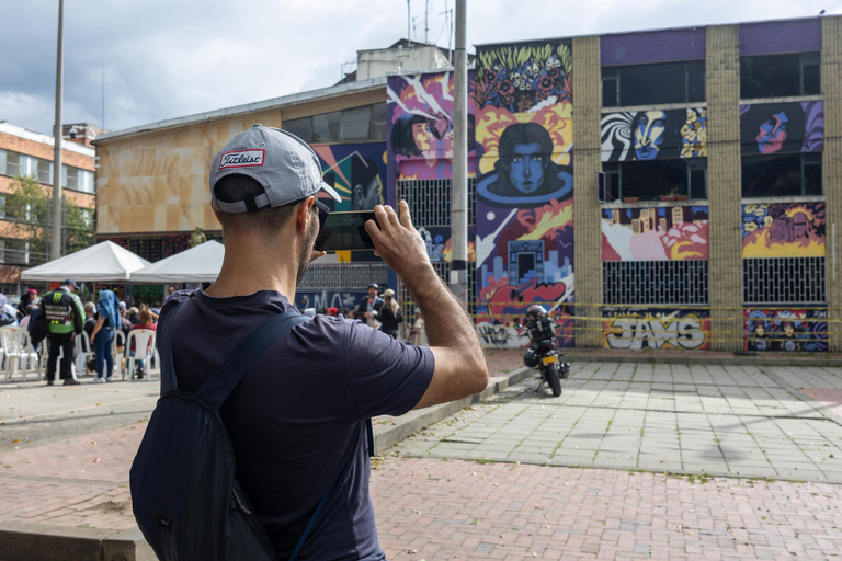 Shared Tour of the Chapinero Neighborhood: Culture, Identity, & Contrasts Spanish Tour