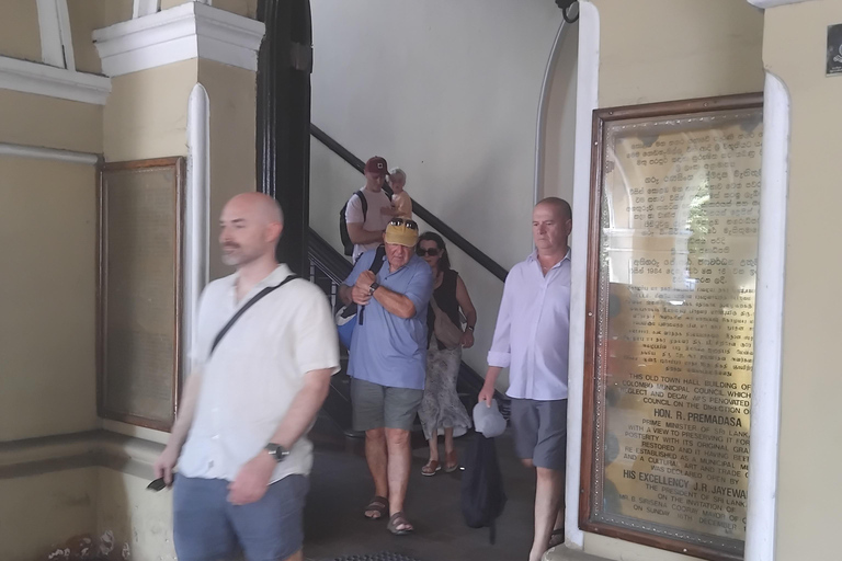 Explore Cultural Colombo and Local Cuisine Tour by bus