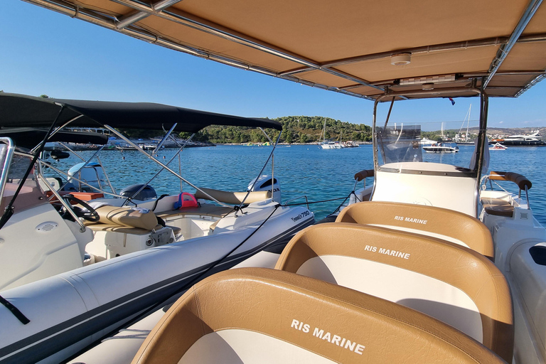 Visite privée du lagon bleu et des 3 îles en bateau à moteur