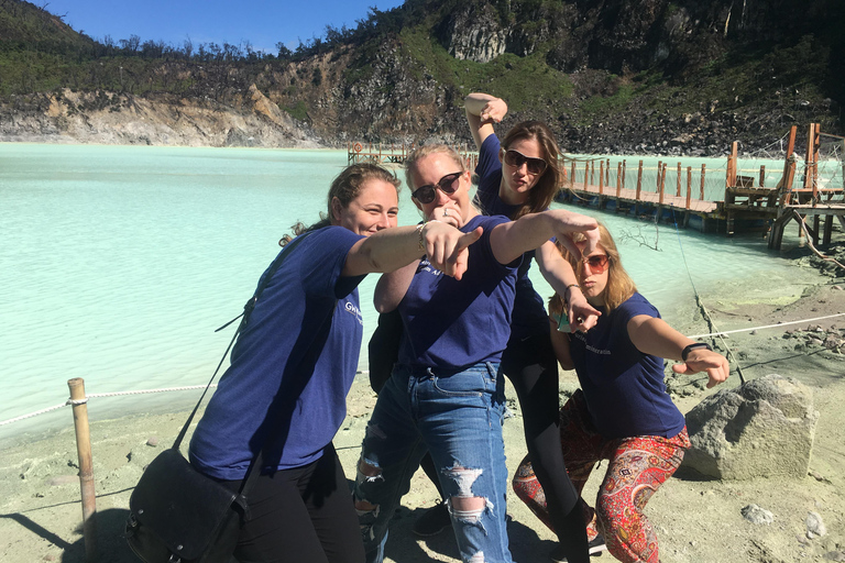 Bandung: cratere vulcanico, sorgenti termali, bagni di fango e tè