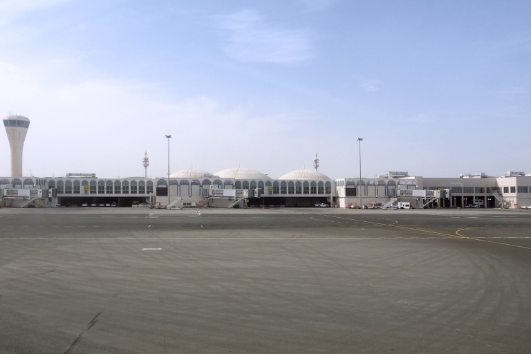 Lotnisko w Abu Dhabi: turystyczna karta SIM 5G/4G do transmisji danych i połączeń2 GB + 30 minut