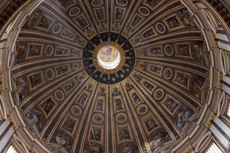 Roma: Tour della Basilica di San Pietro, delle Tombe Papali e della Scalata della CupolaTour di gruppo in inglese