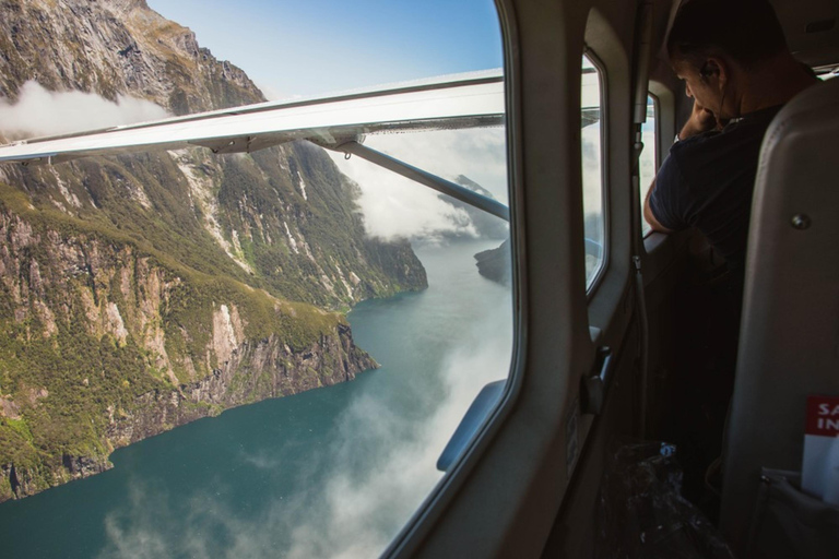 Queenstown: Milford Sound Fly-Cruise-Heli Erlebnis