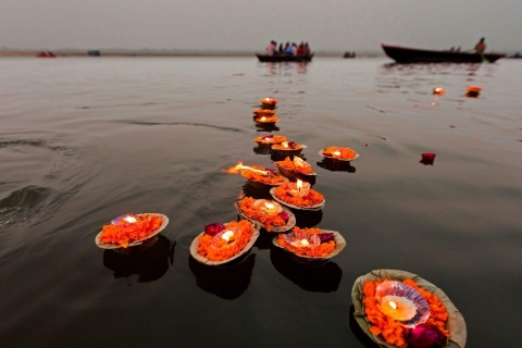 Varanasi:- Private Day Tour Varanasi & Sarnath & BootsfahrtPrivates Auto + Tourguide + Bootsfahrt + Eintrittskarten