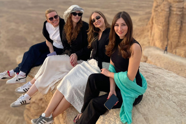 Riyadh: Edge of the World Tour with Snacks and Coffee