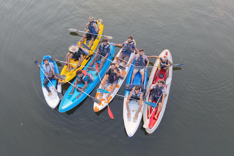 Sigiriya to Trincomalee: Kayaking & Floating Restaurant Tour