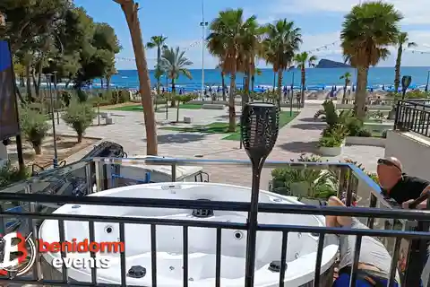 Benidorm VIP Beachfront Bottomless Brunch con bañera de hidromasaje