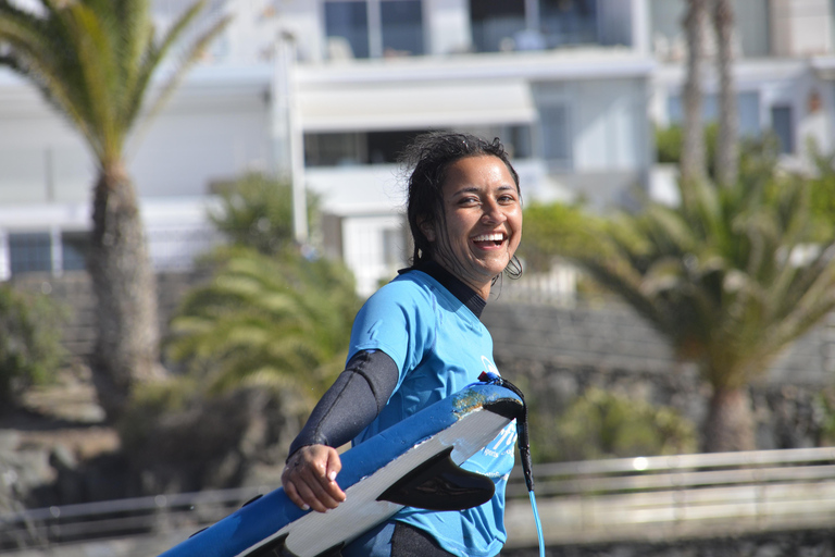 Grande Canarie : stage de surf pour filles à Playa del Inglés