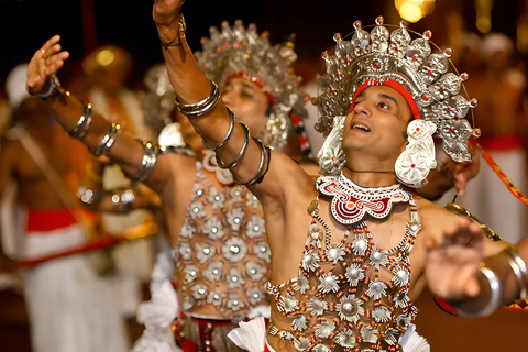 Kandy: Guided City Tour with Lunch and Cultural Show