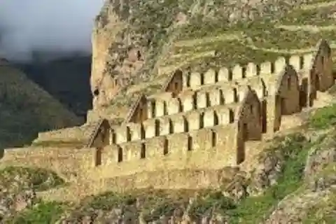 "Valle Sagrado: Un Viaje de Descubrimiento y Fuerza Andina".