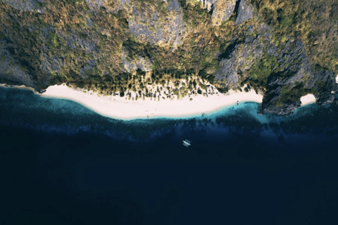 Coron: Private Speedboat to Black Island & Reef/Wrecks