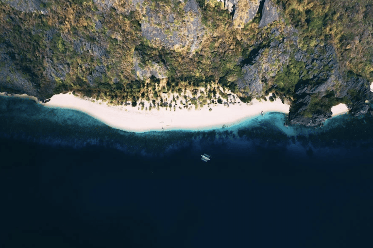 Coron: Private Speedboat to Black Island & Reef/Wrecks