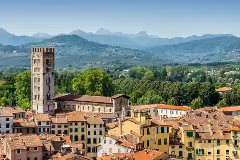 Pisa e Lucca: excursão de 1 dia em carrinha de luxo