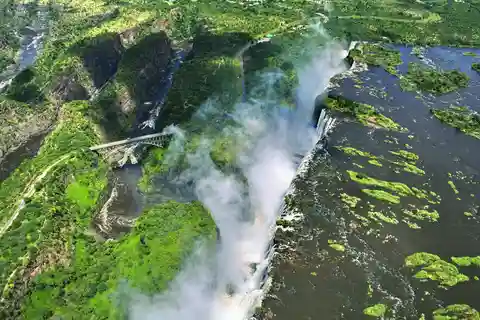 Chutes Victoria : 12-13 min Vol en hélicoptère
