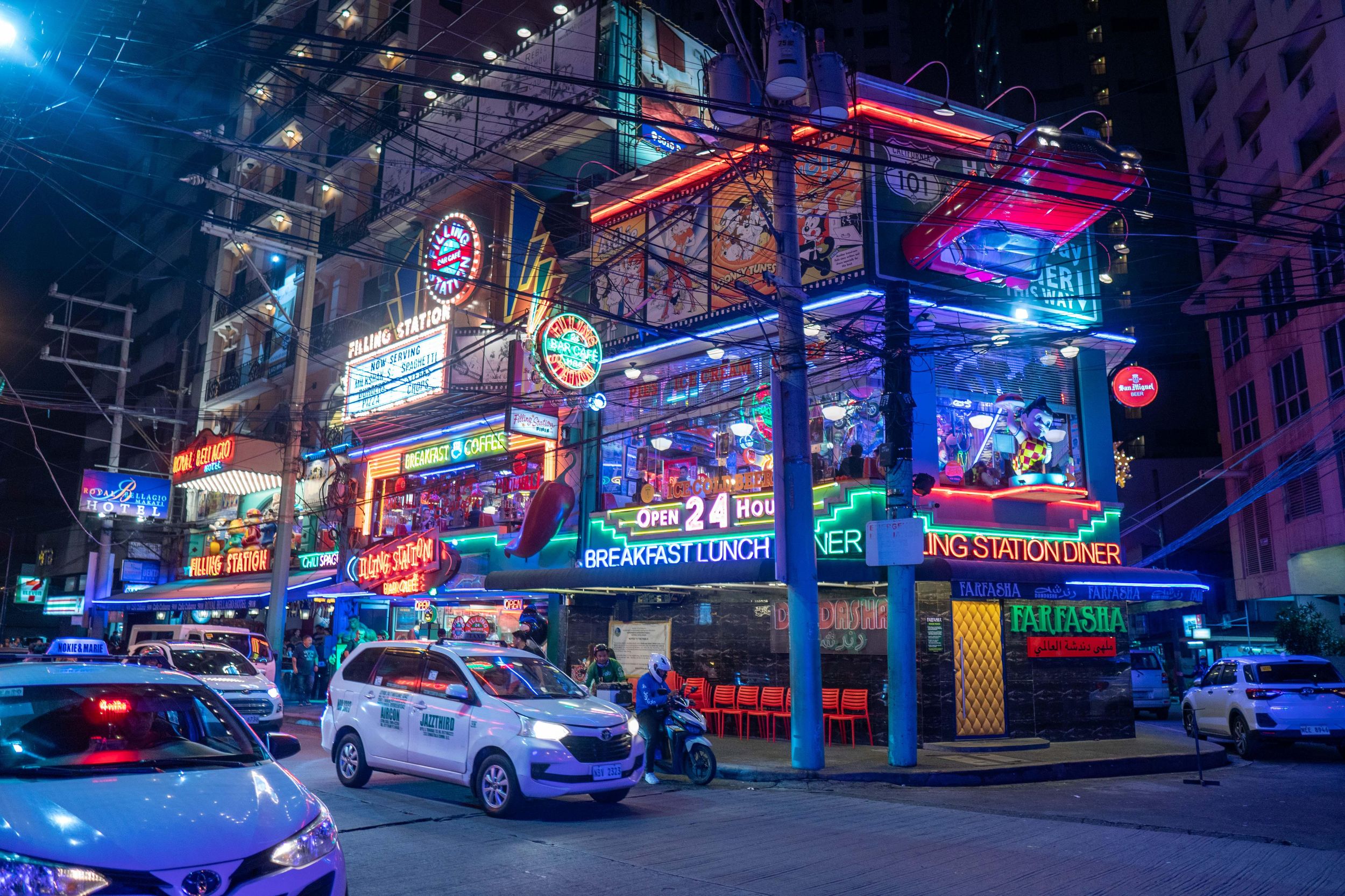 Makati bei Nacht: Streetfood- und Cocktailbar-Entdeckung