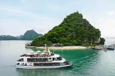 Disfruta de la Belleza de Ha Long en Pamela Crucero de Lujo