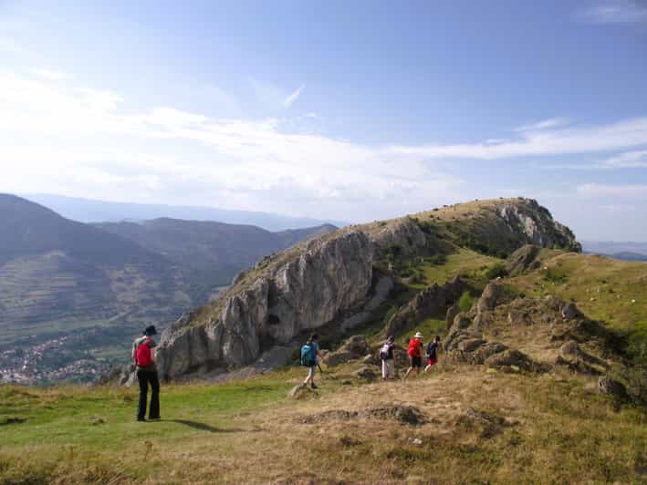 Coltesti Rimetea Cluj'dan Rimetea yürüyüşü ve Coltesti kalesi | GetYourGuide