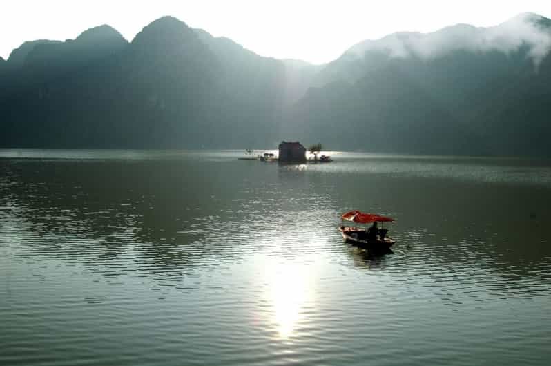 Ninh Binh: Phat Diem Cathedral and Dong Thai Lake Tour