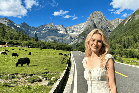 Chengdu: Shuangqiao Gorge Scenic Valley Tour with Transfers Standard Bus Tour Group