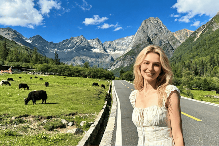 Chengdu: Shuangqiao Gorge Scenic Valley Tour with Transfers Standard Bus Tour Group