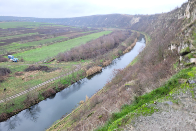 Kiszyniów: kompleks klasztorny, archeologia i winiarnia (opcjonalnie)Private