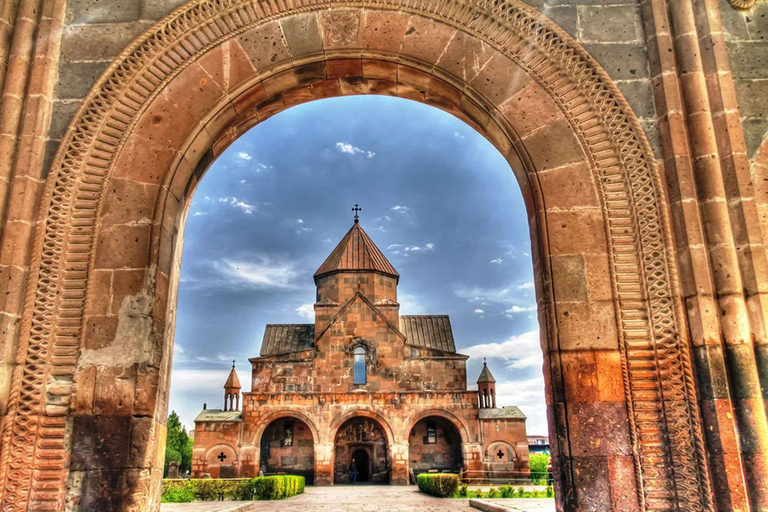 Depuis Erevan : La cathédrale d'Echmiadzin et le temple de ZvartnotsVisite privée avec guide