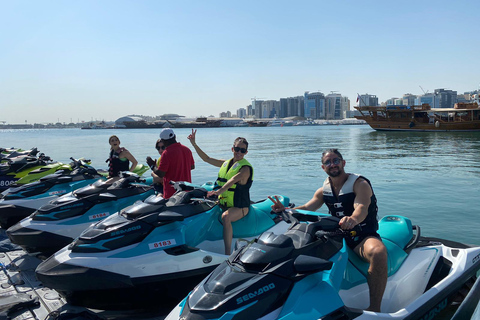 Doha 30 min samodzielnej jazdy na skuterze wodnym; najlepsze widoki na drapacze chmur w DohaSamodzielna przejażdżka skuterem wodnym w kierunku Sky Scrapers