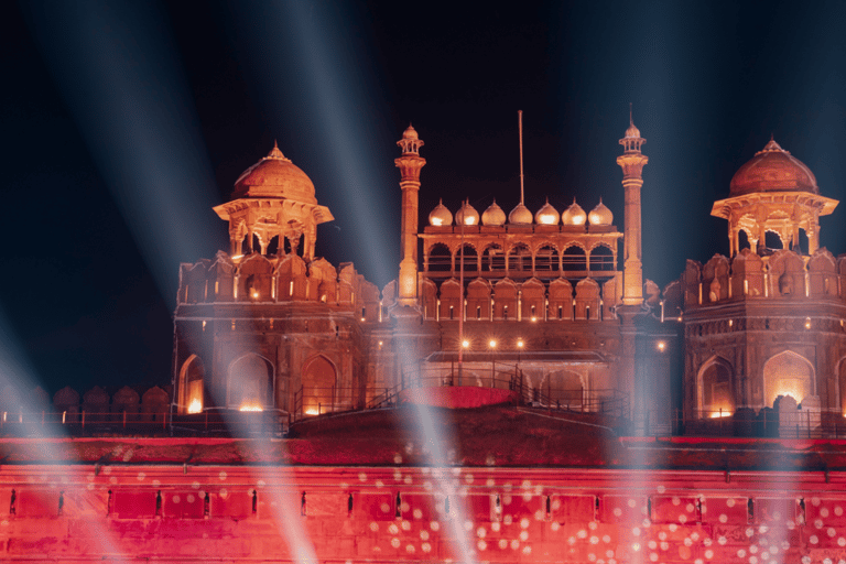 Visite guidée : Spectacle son et lumière du Fort Rouge avec guide