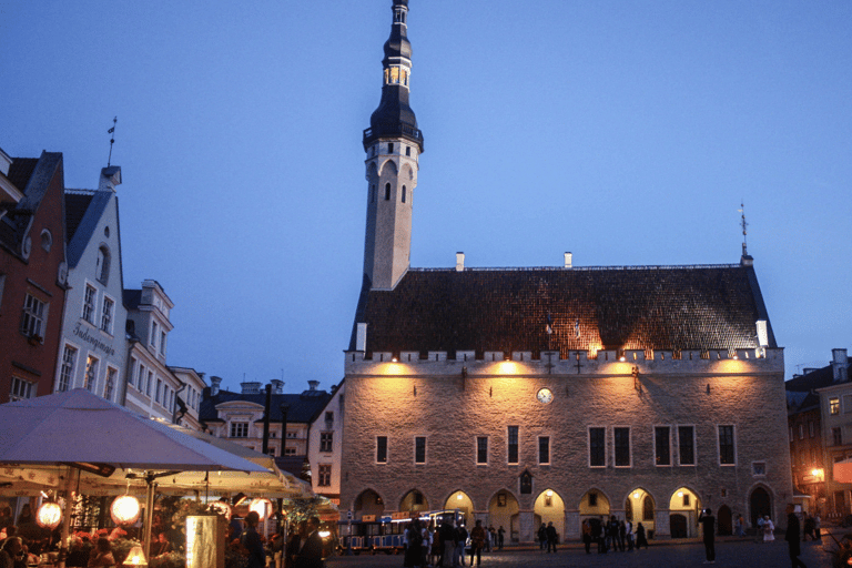 Tallinn: Old Town Night Walk with True Crime Stories