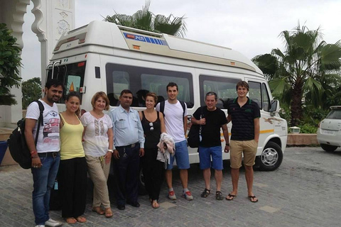 Dagtour door JaipurHuur Tempo Reiziger Met Chauffeur Voor Rajasthan Tour