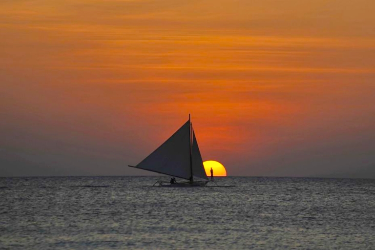 Boracay: Żeglowanie o zachodzie słońca ze zdjęciami30-minutowy rejs Paraw późnym popołudniem (po godzinie 15:00)