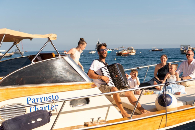 Amalfi: Amalfi Coast Boat Trip with Music and Snacks