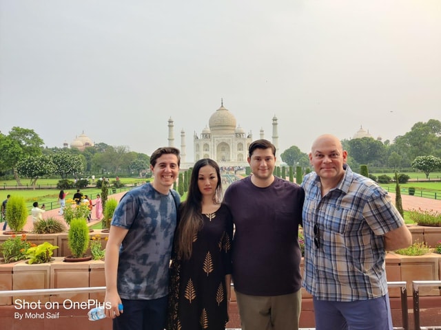 From Delhi: Taj Mahal Sunrise and Agra Fort Private Day Trip