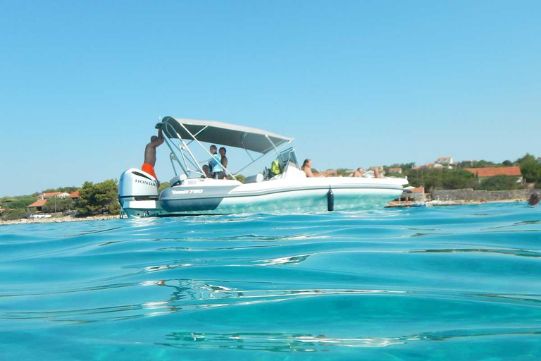 Trogir: White Lagoon, Maslinica & Blue Lagoon Speedboat Tour
