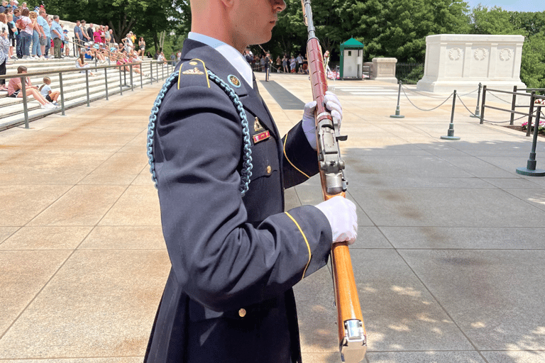 Arlington Cemetery &amp; Changing of Guard Small-Group WalkingArlington Cemetery: History, Heroes &amp; Changing of the Guard