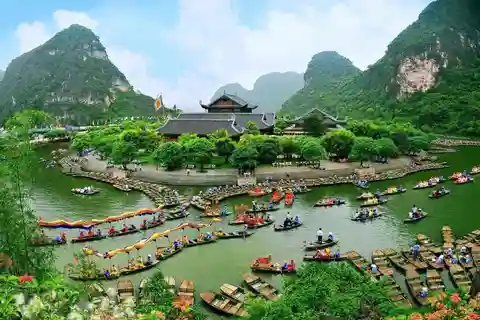 Ninh Binh : Bai Dinh Pagoda, Trang An, and Mua Cave Tour
