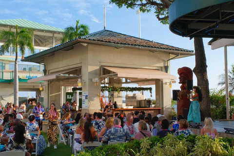 Honolulu: Ka Moana Luau Dinner and Show with Transportation Splash Package with Transportation