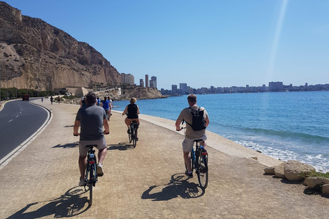 Passeio pela praia em Alicante