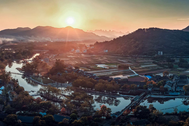 Guilin: Li River Craftsman Village Tour & Feast